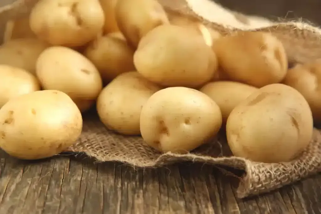 Come conservare le patate fresche: il trucco della mela e altri consigli